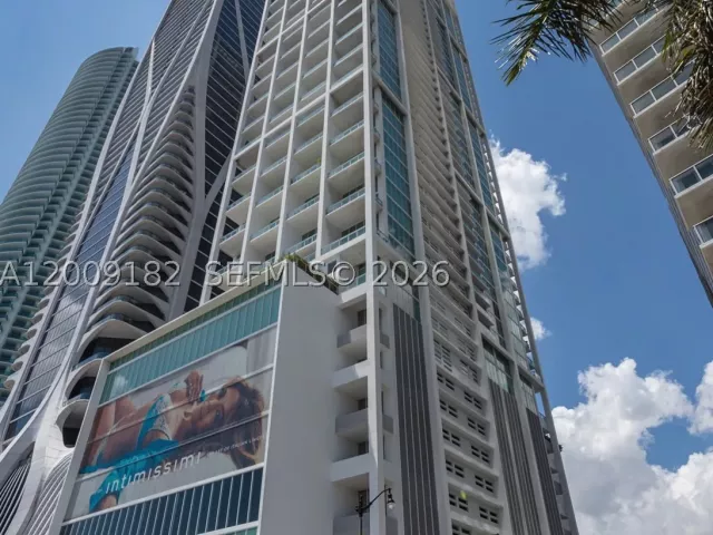 2-bedroom condo for sale in Miami - 1040 Biscayne Blvd 3607 - MondialRealty