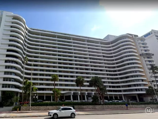2-bedroom condo for rent in Miami Beach - 5555 Collins Ave 16J - MondialRealty