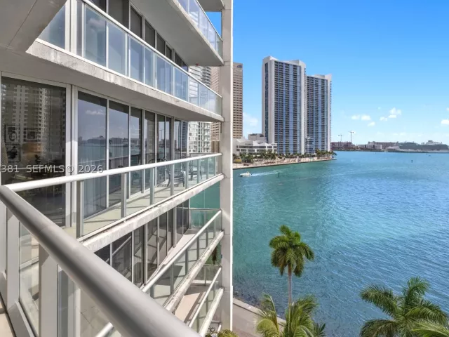 3-bedroom condo for sale in Miami - 465 Brickell Ave 701 - MondialRealty