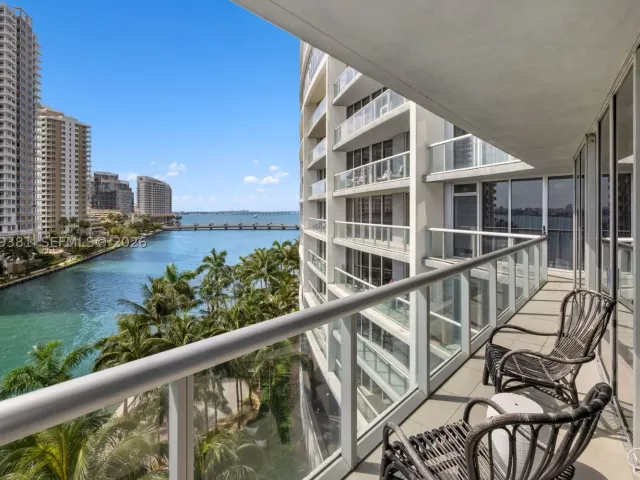 3-bedroom condo for sale in Miami - 465 Brickell Ave 701 - MondialRealty