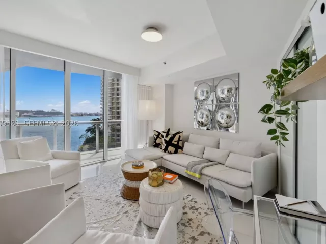 3-bedroom condo for sale in Miami - 465 Brickell Ave 701 - MondialRealty