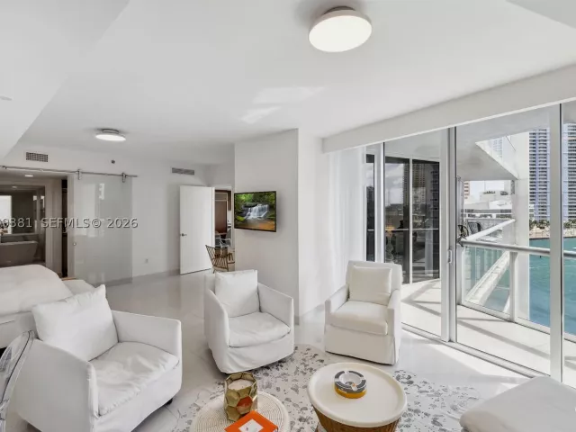 3-bedroom condo for sale in Miami - 465 Brickell Ave 701 - MondialRealty