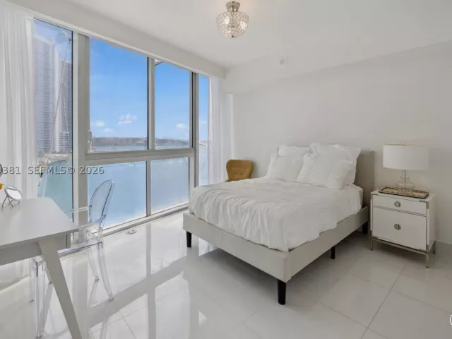 3-bedroom condo for sale in Miami - 465 Brickell Ave 701 - MondialRealty
