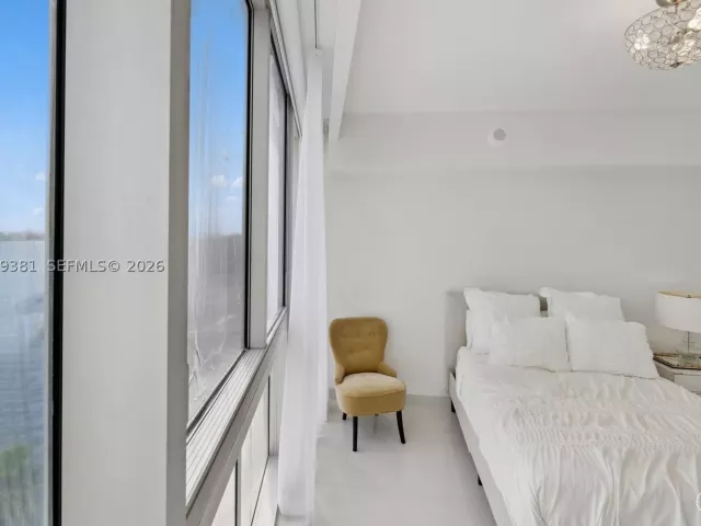3-bedroom condo for sale in Miami - 465 Brickell Ave 701 - MondialRealty
