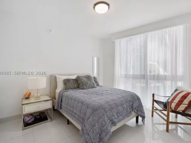 3-bedroom condo for sale in Miami - 465 Brickell Ave 701 - MondialRealty