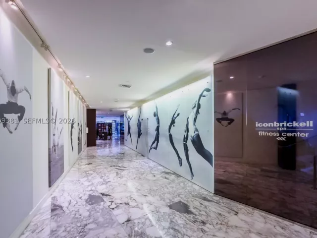 3-bedroom condo for sale in Miami - 465 Brickell Ave 701 - MondialRealty