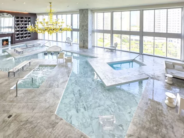 3-bedroom condo for sale in Miami - 465 Brickell Ave 701 - MondialRealty