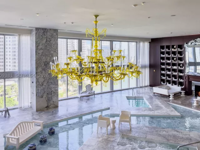 3-bedroom condo for sale in Miami - 465 Brickell Ave 701 - MondialRealty