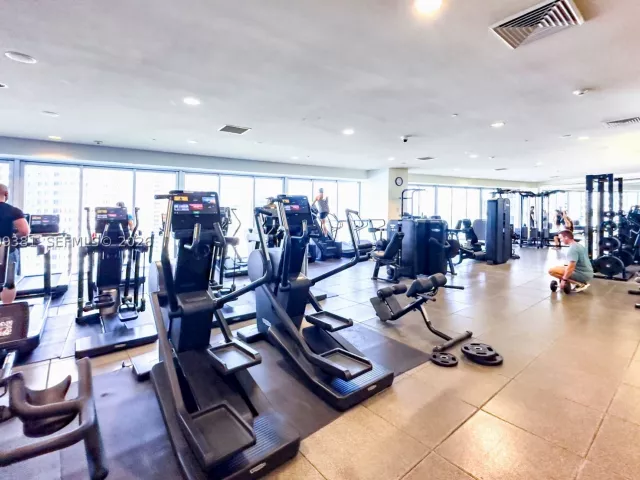 3-bedroom condo for sale in Miami - 465 Brickell Ave 701 - MondialRealty
