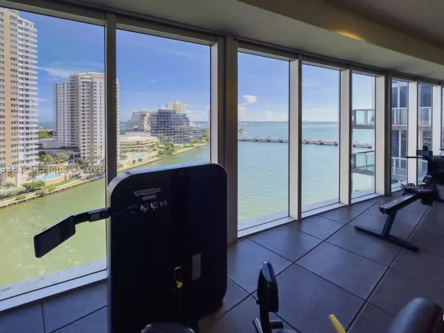 3-bedroom condo for sale in Miami - 465 Brickell Ave 701 - MondialRealty