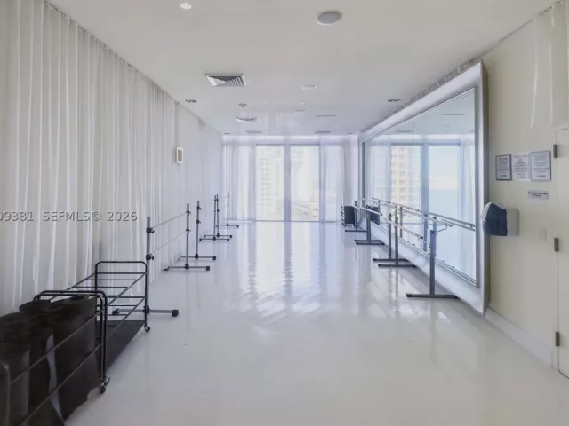 3-bedroom condo for sale in Miami - 465 Brickell Ave 701 - MondialRealty