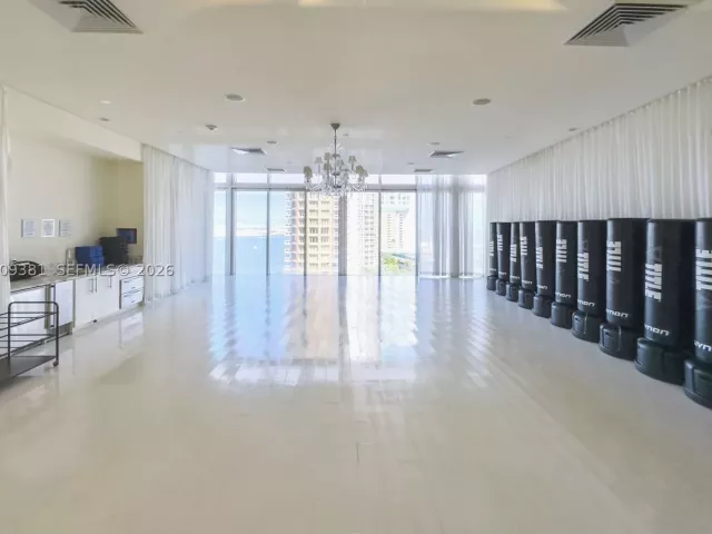 3-bedroom condo for sale in Miami - 465 Brickell Ave 701 - MondialRealty