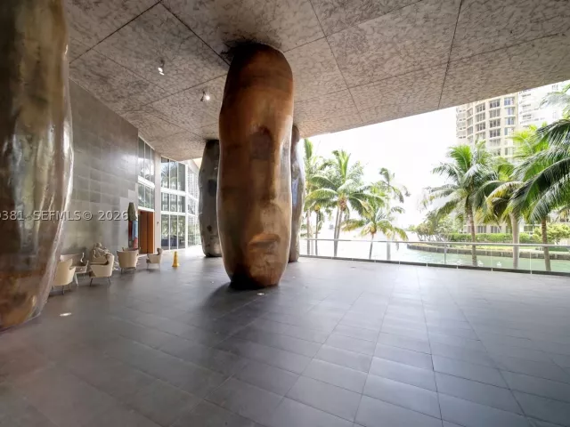 3-bedroom condo for sale in Miami - 465 Brickell Ave 701 - MondialRealty