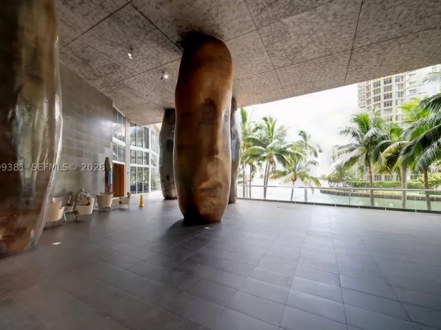 3-bedroom condo for sale in Miami - 465 Brickell Ave 701 - MondialRealty
