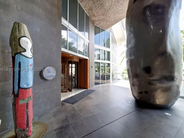 3-bedroom condo for sale in Miami - 465 Brickell Ave 701 - MondialRealty