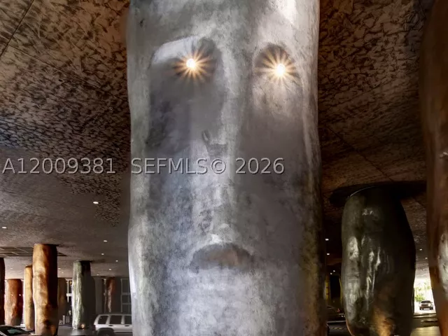 3-bedroom condo for sale in Miami - 465 Brickell Ave 701 - MondialRealty