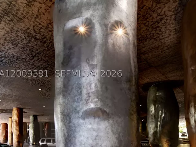3-bedroom condo for sale in Miami - 465 Brickell Ave 701 - MondialRealty