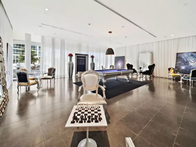 3-bedroom condo for sale in Miami - 465 Brickell Ave 701 - MondialRealty