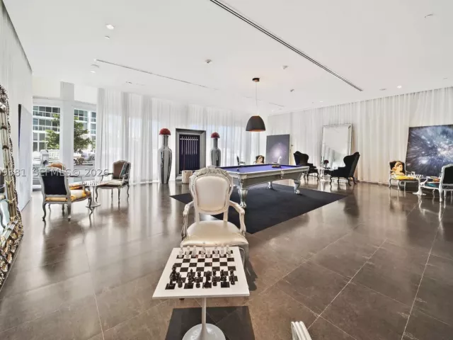 3-bedroom condo for sale in Miami - 465 Brickell Ave 701 - MondialRealty
