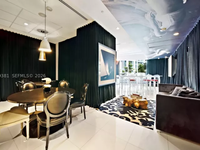 3-bedroom condo for sale in Miami - 465 Brickell Ave 701 - MondialRealty