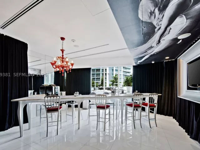 3-bedroom condo for sale in Miami - 465 Brickell Ave 701 - MondialRealty