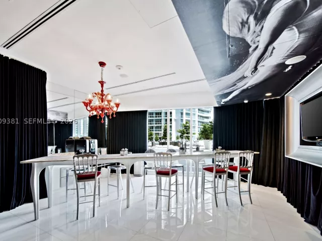 3-bedroom condo for sale in Miami - 465 Brickell Ave 701 - MondialRealty