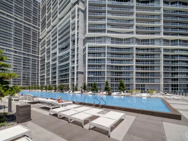 3-bedroom condo for sale in Miami - 465 Brickell Ave 701 - MondialRealty