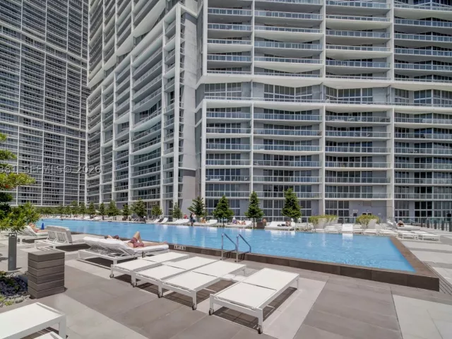 3-bedroom condo for sale in Miami - 465 Brickell Ave 701 - MondialRealty
