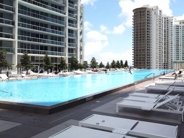 3-bedroom condo for sale in Miami - 465 Brickell Ave 701 - MondialRealty