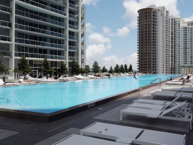 3-bedroom condo for sale in Miami - 465 Brickell Ave 701 - MondialRealty