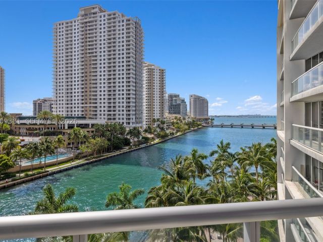 3-bedroom condo for sale in Miami - 465 Brickell Ave 701 - MondialRealty