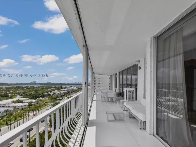 5-bedroom condo for sale in Bal Harbour - 10155 Collins Ave 1210 - MondialRealty