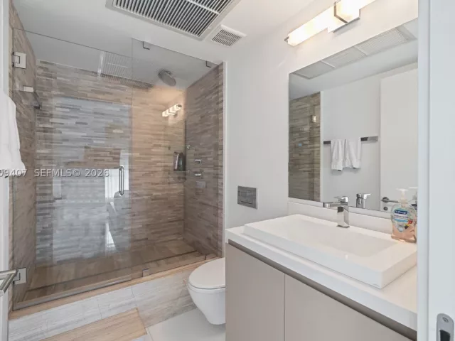 5-bedroom condo for sale in Bal Harbour - 10155 Collins Ave 1210 - MondialRealty