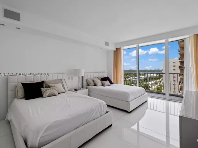 5-bedroom condo for sale in Bal Harbour - 10155 Collins Ave 1210 - MondialRealty
