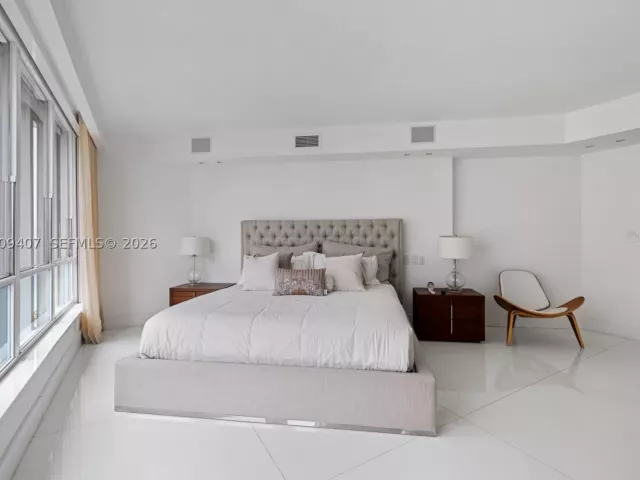 5-bedroom condo for sale in Bal Harbour - 10155 Collins Ave 1210 - MondialRealty