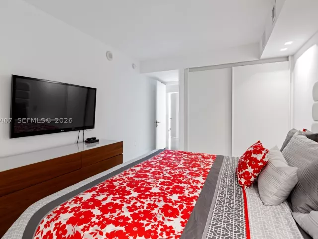 5-bedroom condo for sale in Bal Harbour - 10155 Collins Ave 1210 - MondialRealty