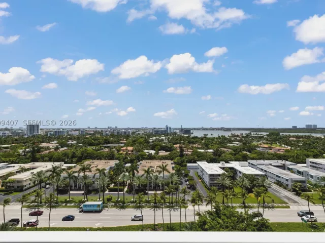 5-bedroom condo for sale in Bal Harbour - 10155 Collins Ave 1210 - MondialRealty