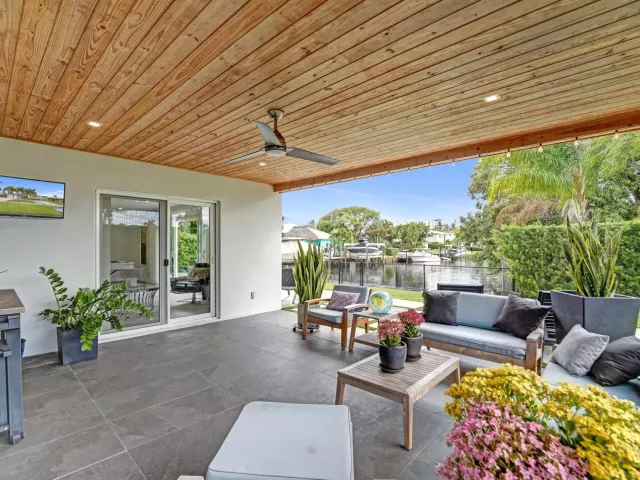 2-bedroom home for sale in Pompano Beach - 381 SE 3rd Street - MondialRealty