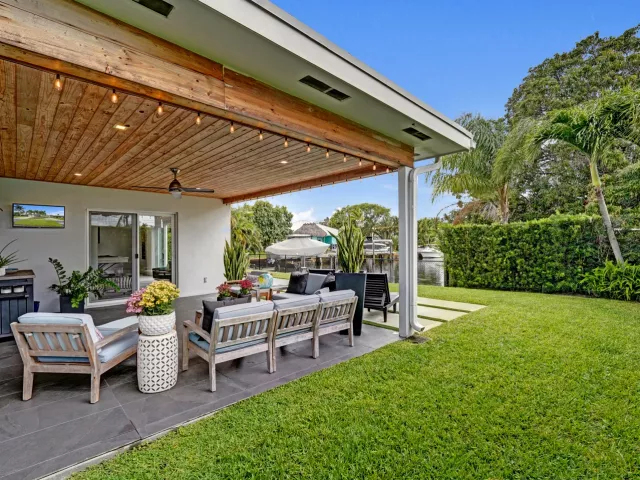 2-bedroom home for sale in Pompano Beach - 381 SE 3rd Street - MondialRealty
