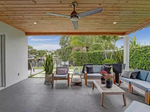 2-bedroom home for sale in Pompano Beach - 381 SE 3rd Street - MondialRealty