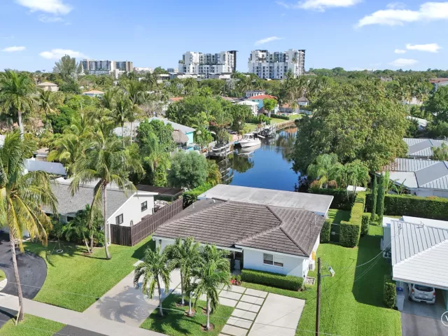 2-bedroom home for sale in Pompano Beach - 381 SE 3rd Street - MondialRealty