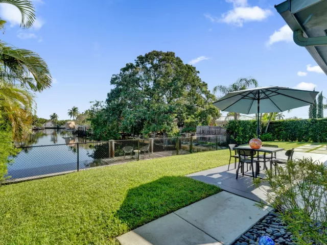 2-bedroom home for sale in Pompano Beach - 381 SE 3rd Street - MondialRealty