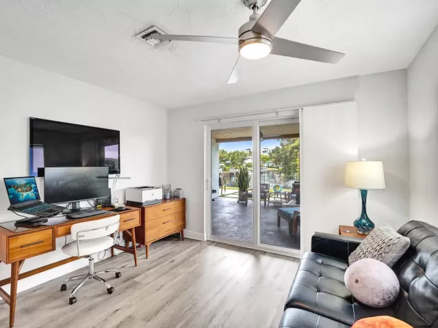 2-bedroom home for sale in Pompano Beach - 381 SE 3rd Street - MondialRealty