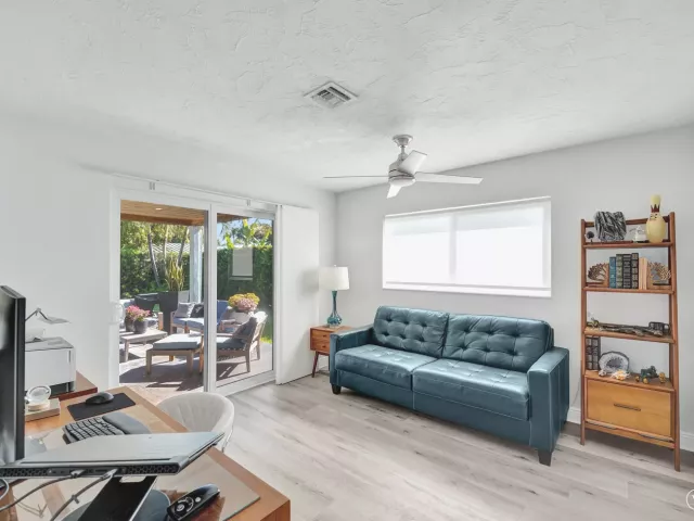 2-bedroom home for sale in Pompano Beach - 381 SE 3rd Street - MondialRealty