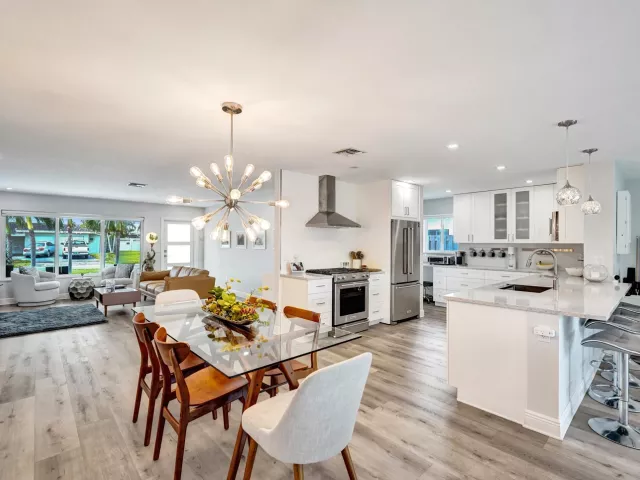 2-bedroom home for sale in Pompano Beach - 381 SE 3rd Street - MondialRealty