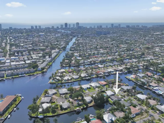 2-bedroom home for sale in Pompano Beach - 381 SE 3rd Street - MondialRealty