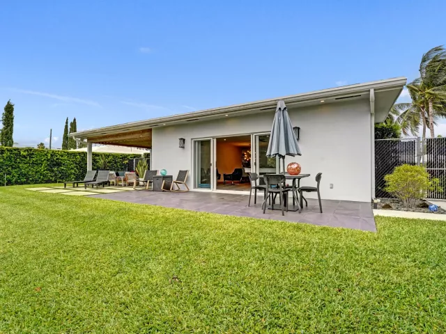 2-bedroom home for sale in Pompano Beach - 381 SE 3rd Street - MondialRealty