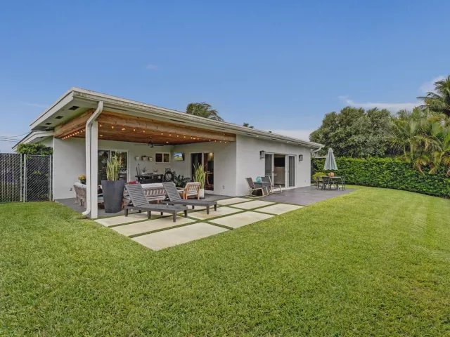 2-bedroom home for sale in Pompano Beach - 381 SE 3rd Street - MondialRealty
