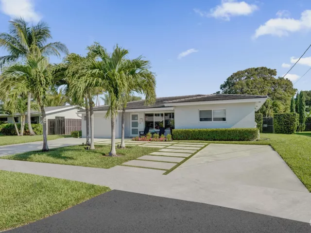 2-bedroom home for sale in Pompano Beach - 381 SE 3rd Street - MondialRealty