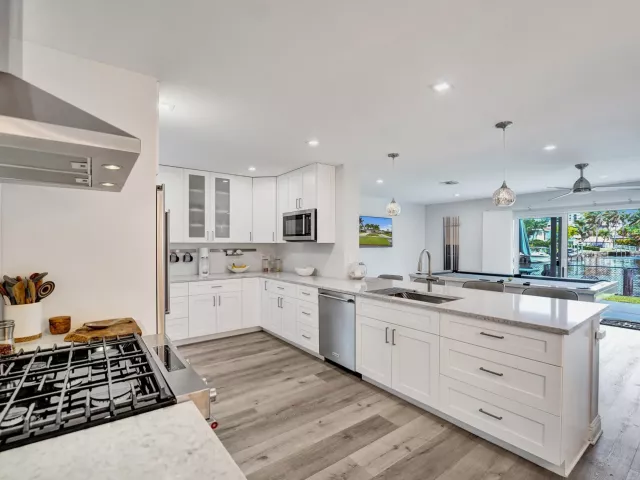 2-bedroom home for sale in Pompano Beach - 381 SE 3rd Street - MondialRealty